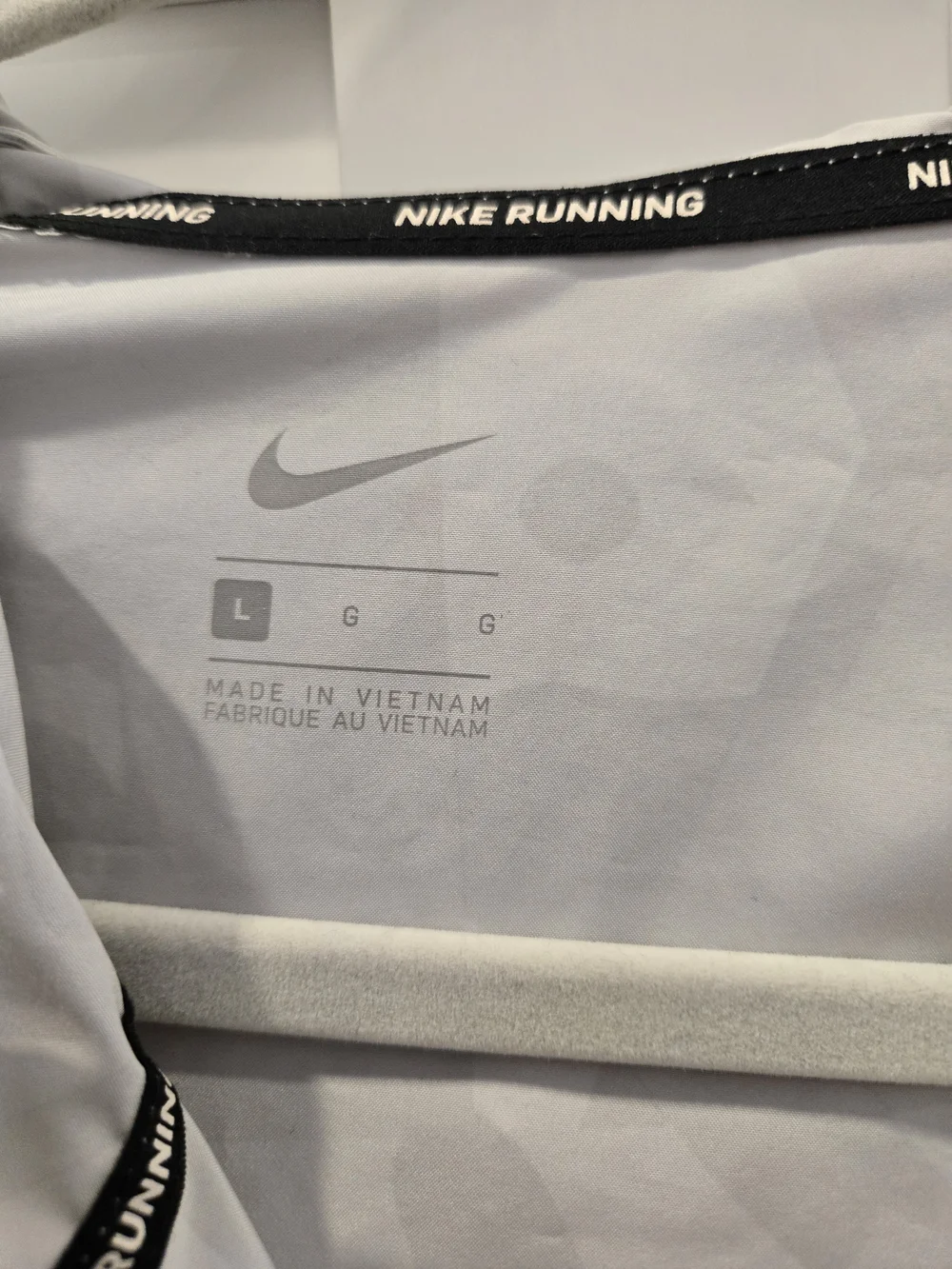 Nike Women’s Gray & White Camo Lightweight Hooded Jacket